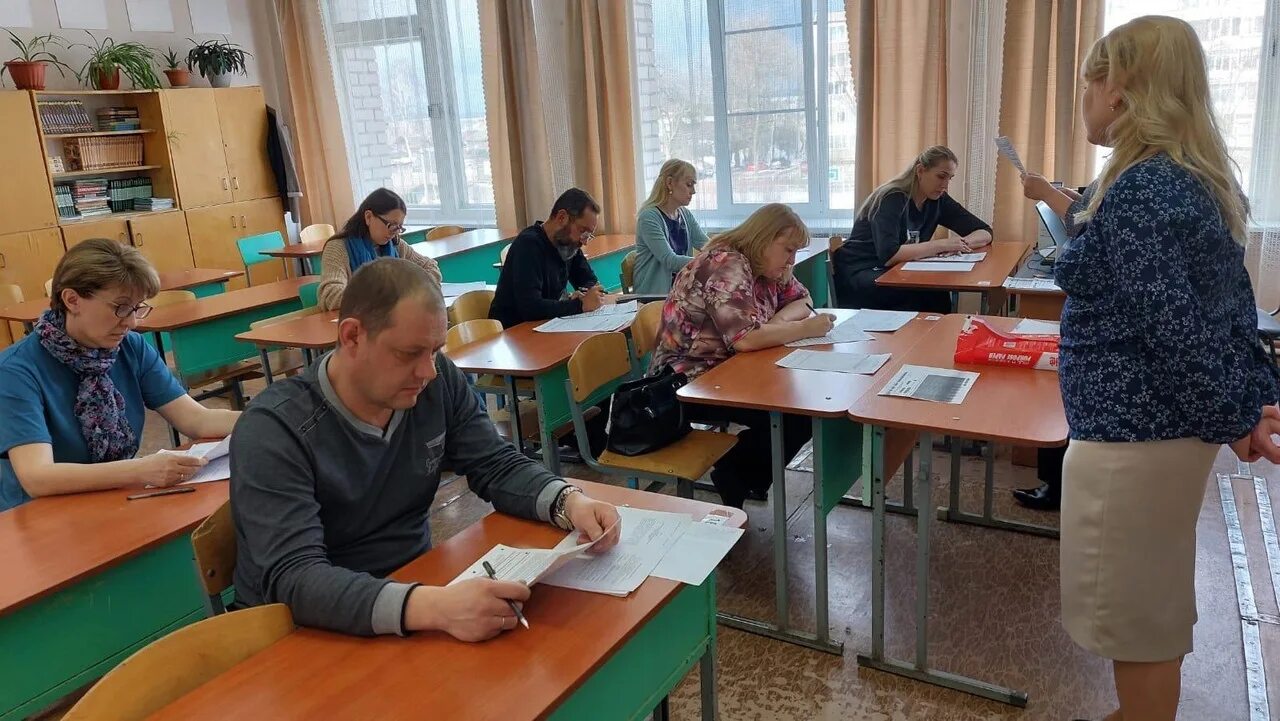 Школа ЕГЭ. Родители в школе. ЕГЭ для родителей. Экзамены в школе. Всероссийская акция день сдачи егэ родителями 2024