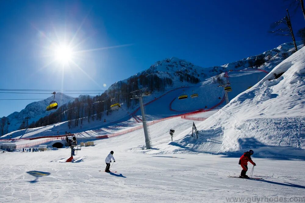 Первый горнолыжный курорт. Сочи горнолыжный курорт. Сочи лыжи. Горнолыжные трассы в Сочи природа. Но лыжный курорт в Сочи.