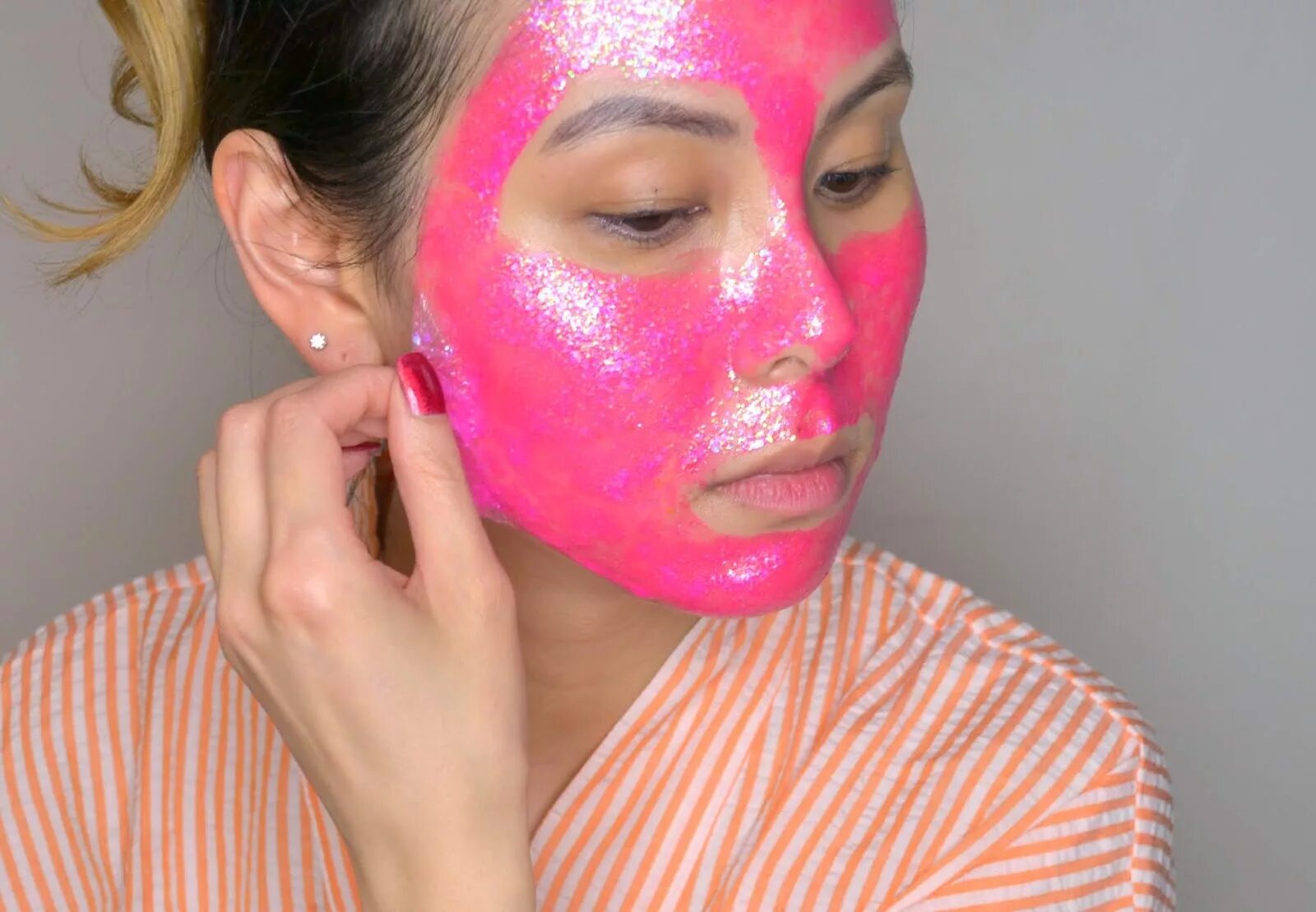 Маски розовые отзывы. ГЛЭМГЛОУ маска глиттер. GLAMGLOW розовый. GLAMGLOW GLOWSTARTER Mega Illuminating Moisturizer Barbie.