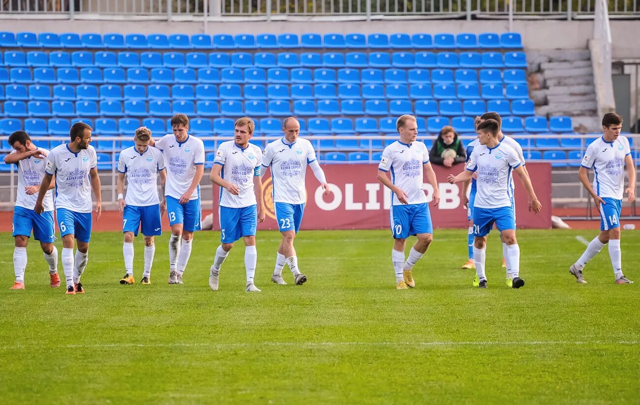 Состав футбольного клуба черноморец. Фкичерноморец новороссийск. фк черноморец. эмблема фк черноморец новороссийск. форма фк черноморец новороссийск.