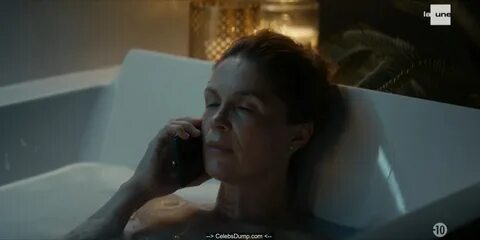 Barbara Schulz naked in a bathtub at I3P s01e04 (2022) .