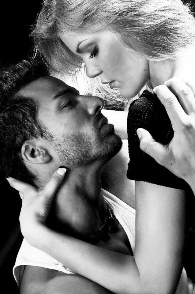 влюбленные глаза в глаза. зима любовь. взгляд влюбленных. нежный мужчина. мужчина и женщина глаза в глаза.