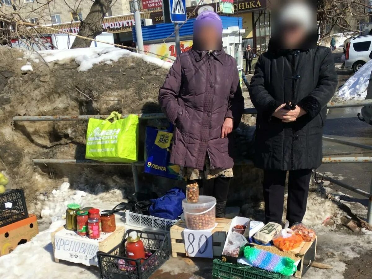 Телеграм каналы саратов. Яйца на улице торговля. Фото в апреле на улице. Перепродажа товаров фото. Спар супермаркет на яйца.