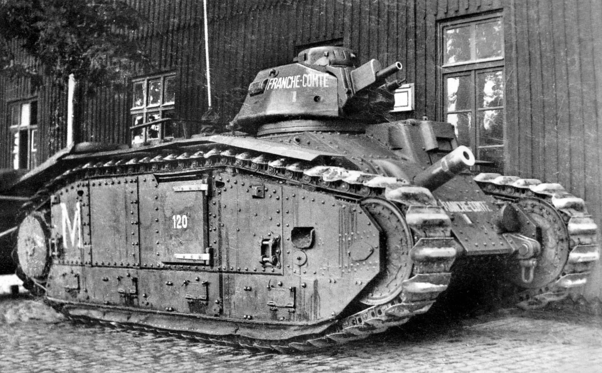 Char upper. Французский танк char b1. французский танк char b1-bis. чар б 1 танк. amr-35 танк.
