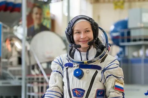 Какая 1 девушка полетела