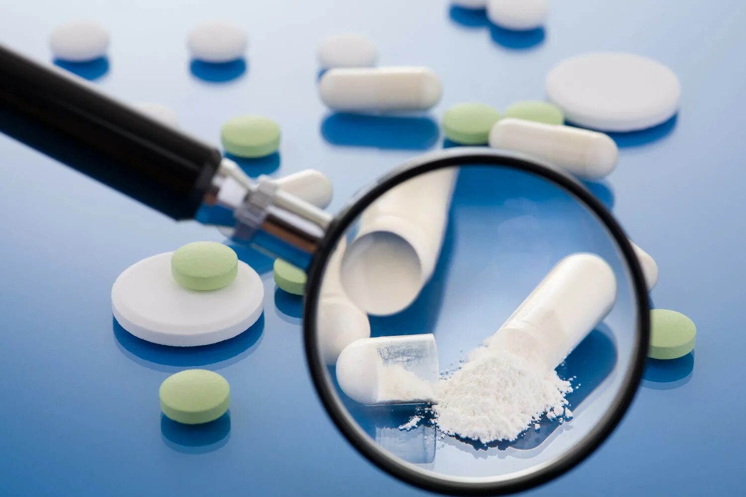 Фармаконадзор лекарственных средств. Специалист по фармаконадзору. Лекарственная безопасность. Фармаконадзор лекарственных средств. Химические препараты в медицине.