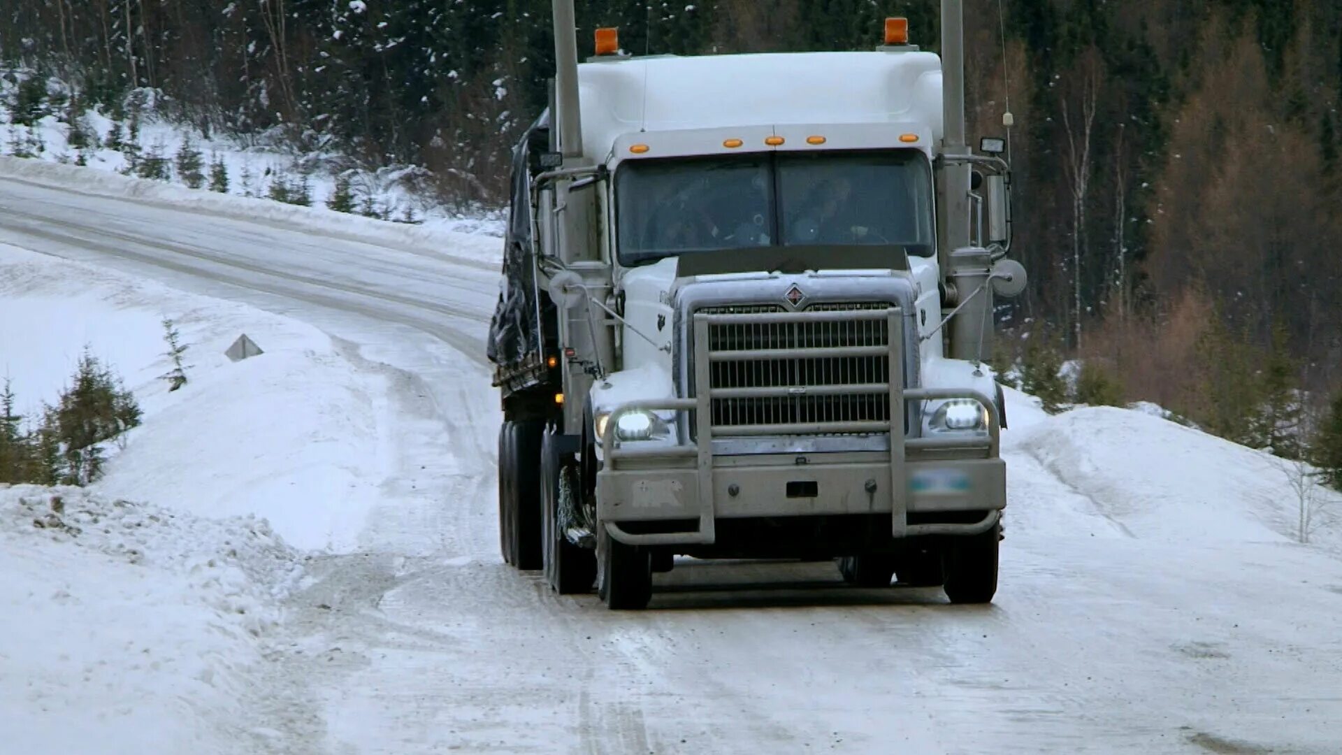 Ice road truckers. Фильм ледовая дорога. Ледовый путь 3. Ледовый путь дальнобойщиков. Ледяной путь дальнобойщиков 3 сезон 3.