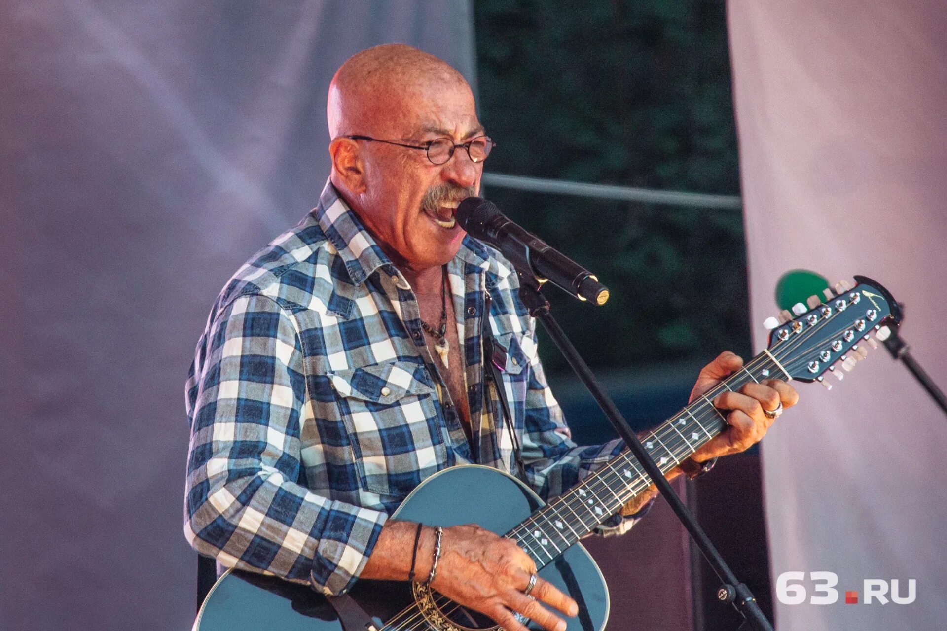 александр розенбаум фото. розенбаум 2004. розенбаум пройдусь. песня александра розенбаума бездомная комната. за хлебом розенбаум.