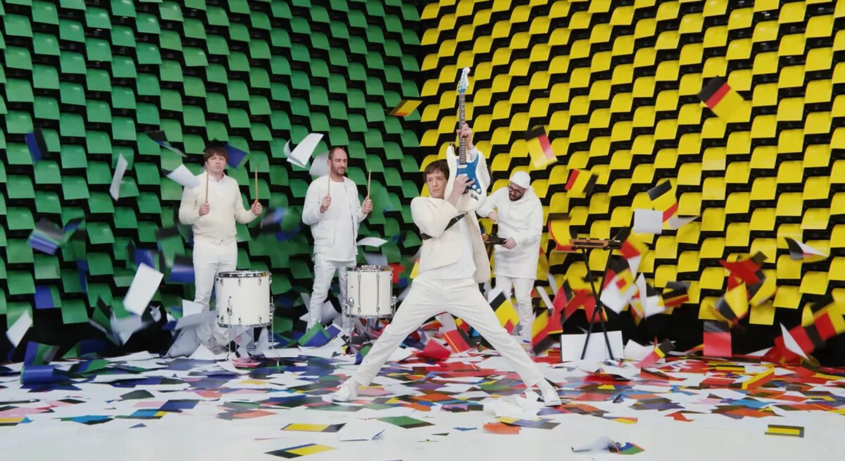 Клип ok. Группа ok go. Ok go клипы. Красочные клипы. Группы ok go 2004.