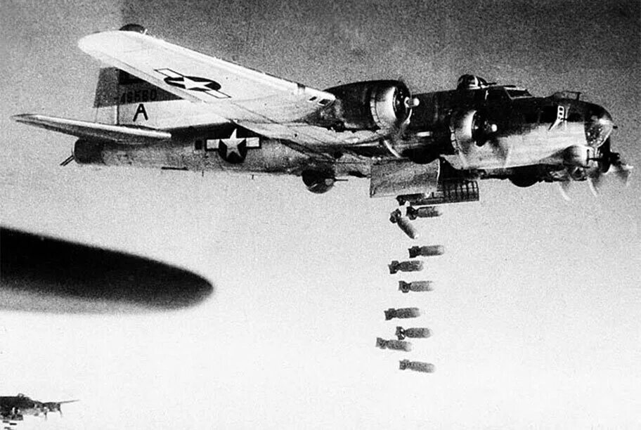 Бомбардировщики вов 1941-1945. Немецкие юнкерсы 1941 бомбят. Немецкие самолеты бомбят. Немецкие самолеты бомбят. Бомбардировка ссср 1941.