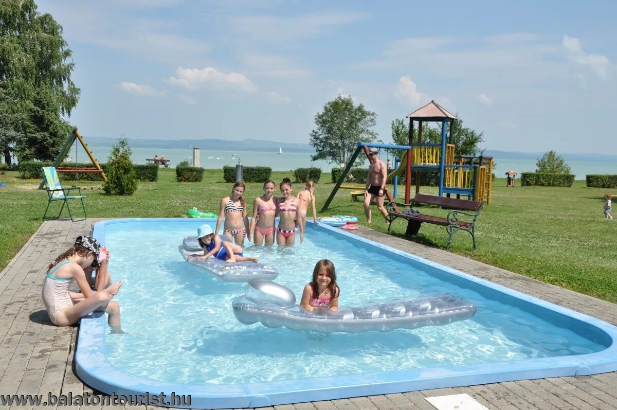 Naturistin com. Международный лагерь Балатон в Венгрии. Fkk отель. La Genese Family. Aquapalace Prague naturista Мисс натура.