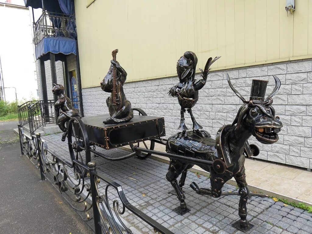 памятник бременским музыкантам в красноярске. памятник бременским музыкантам новокузнецк. квартет бременские музыканты. трубадур мультфильм бременские. бременские музыканты 1969 разбойники.