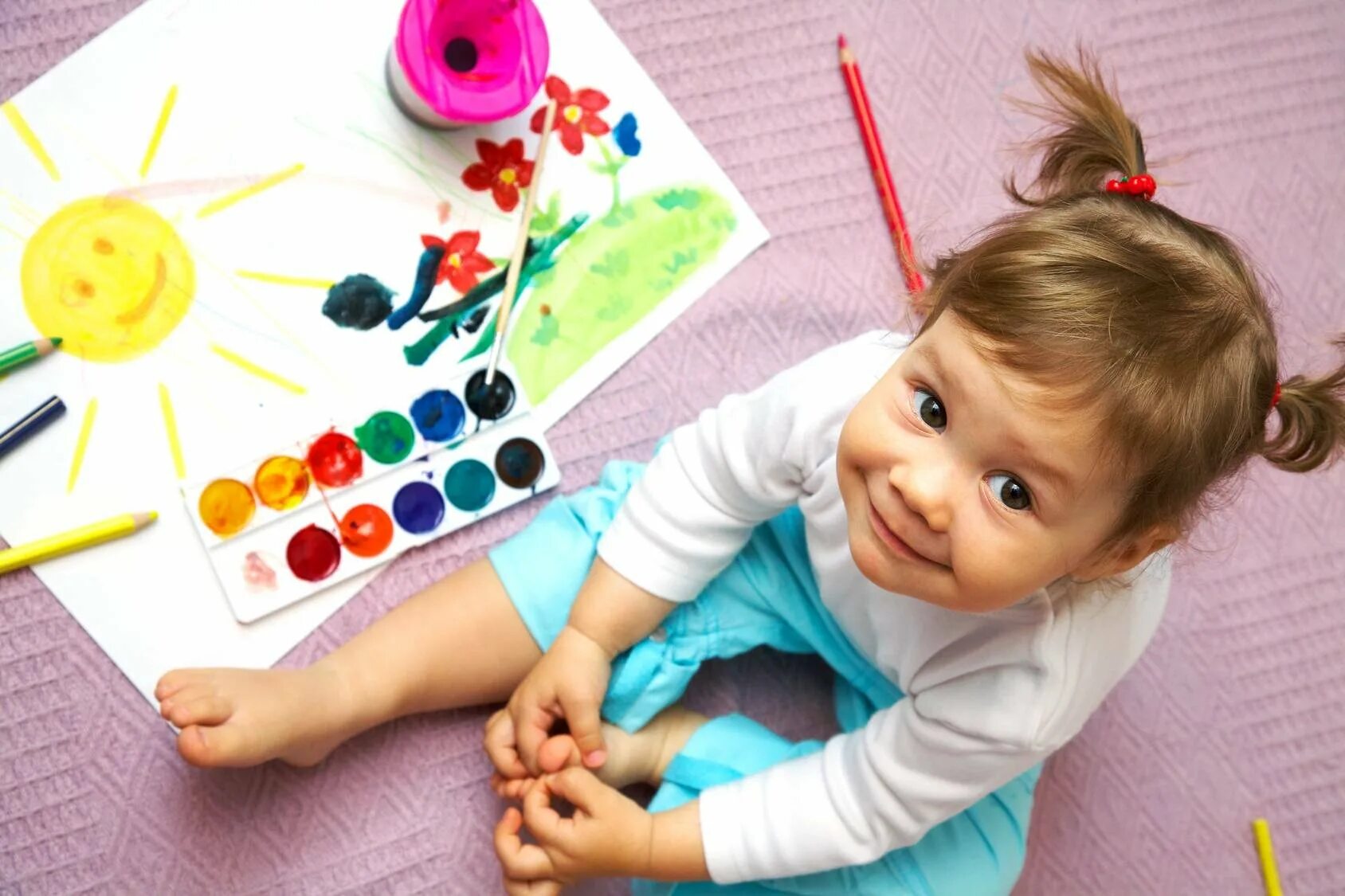 Что развивает рисование. Дети творчество. Детское творчество. Творческие занятия для детей. О детском рисовании.