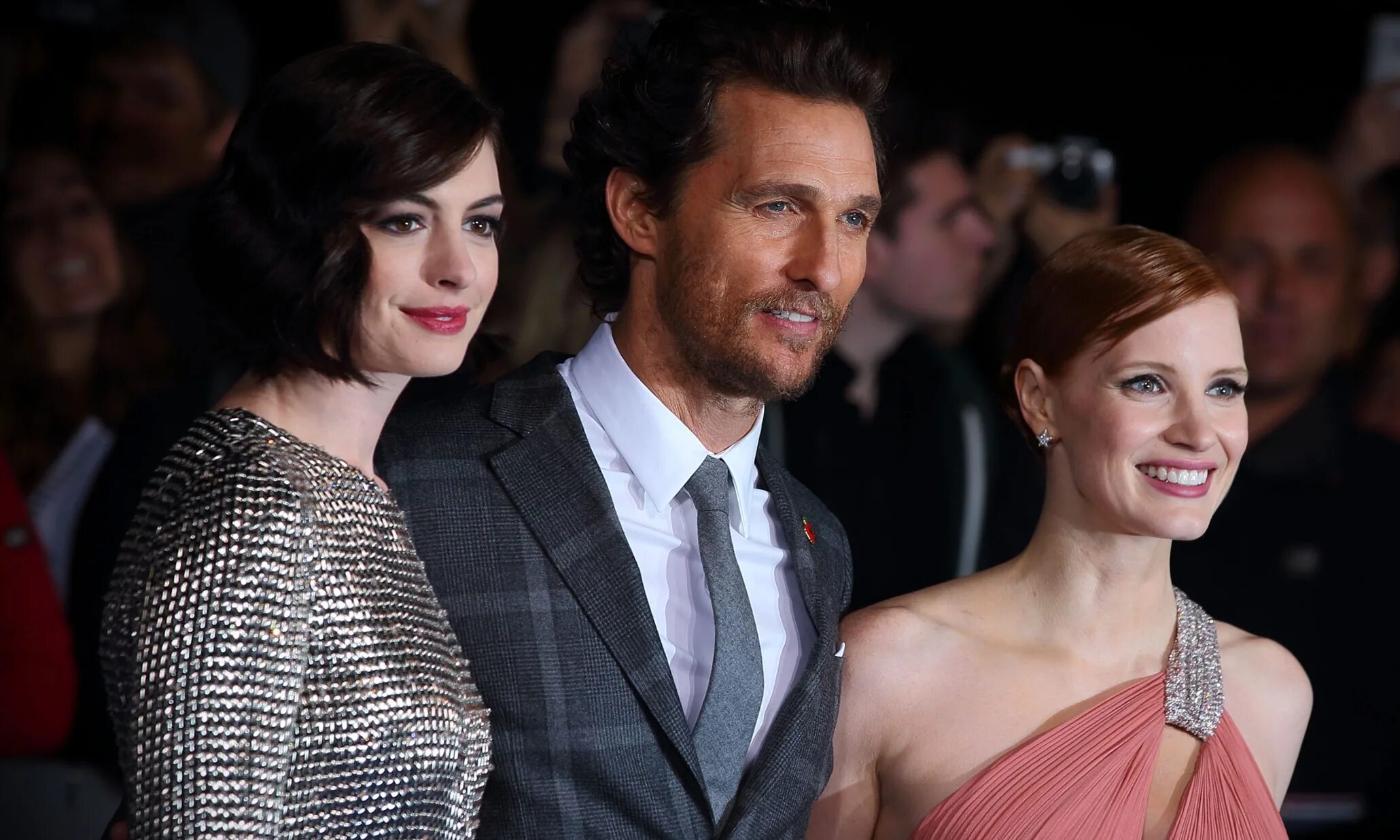 Метью макконахи и энн хэтэуэй. Мэттью макконахи и энн хэтэуэй. Джессика честейн и мэттью макконахи. Макконахи и энн хэтэуэй. Мэттью макконахи и энн хэтэуэй.