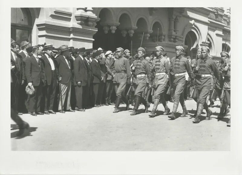 Новшество парада 1925. Новшество парада 1925. Парад на красной площади 1 мая 1941 года. Новшество парада 1925. Парад победы 1952.