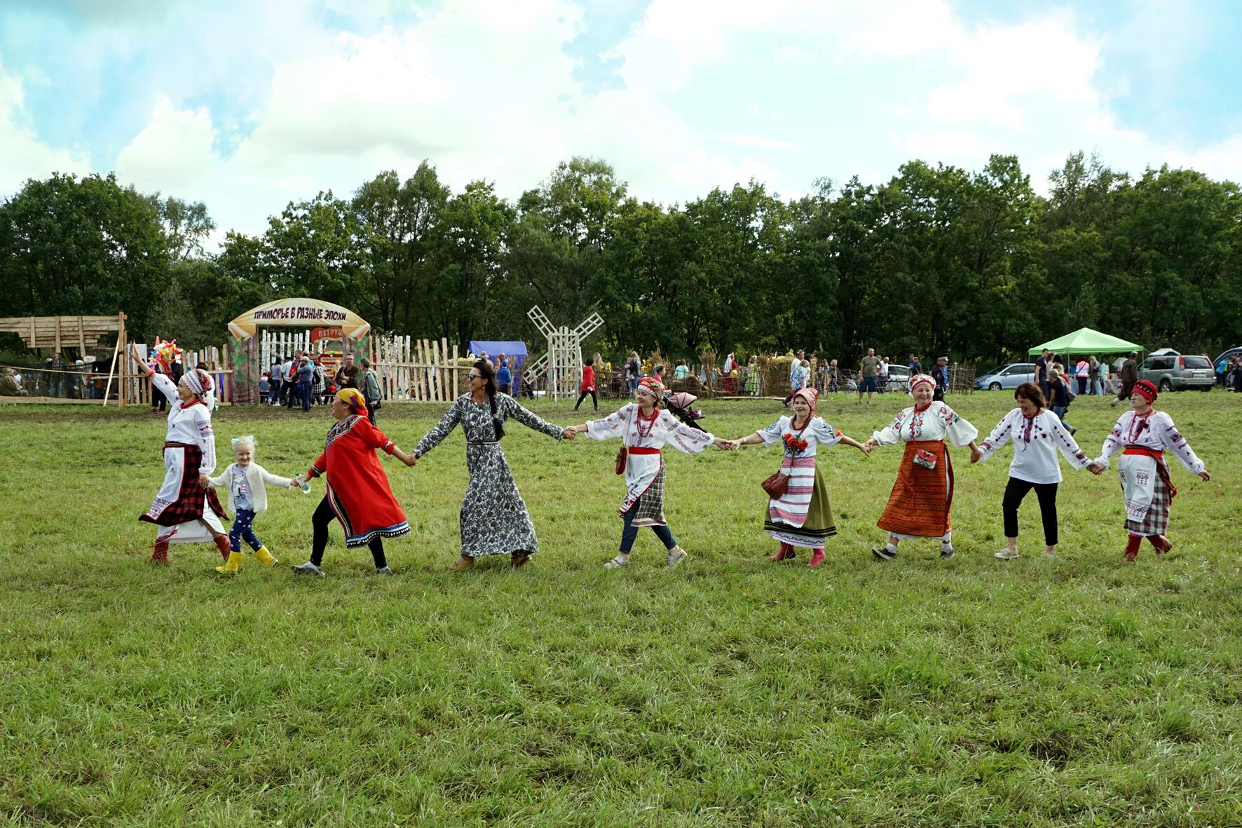 Хоровод игра веселый хоровод. Хоровод. Хоровод дружбы. Хоровод народов. Хоровод на природе.