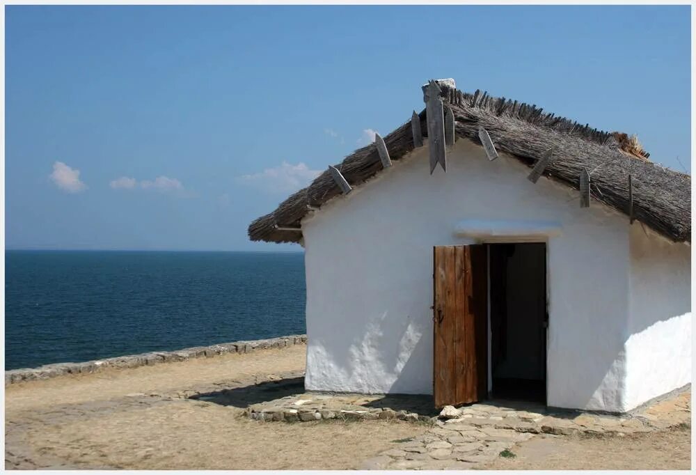 Дом-музей м. Тамань этнографический комплекс атамань. Тамань скверный городишко. Тамань банк. Домик лермонтова в тамани.