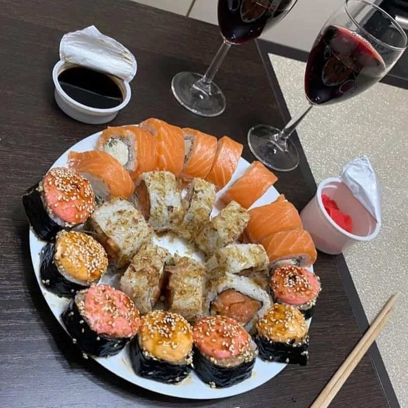 Sushifit уфа. Суши на комарова уфа. Самые вкусные роллы в уфе. Сушифит в уфе. Суши фит уфа.