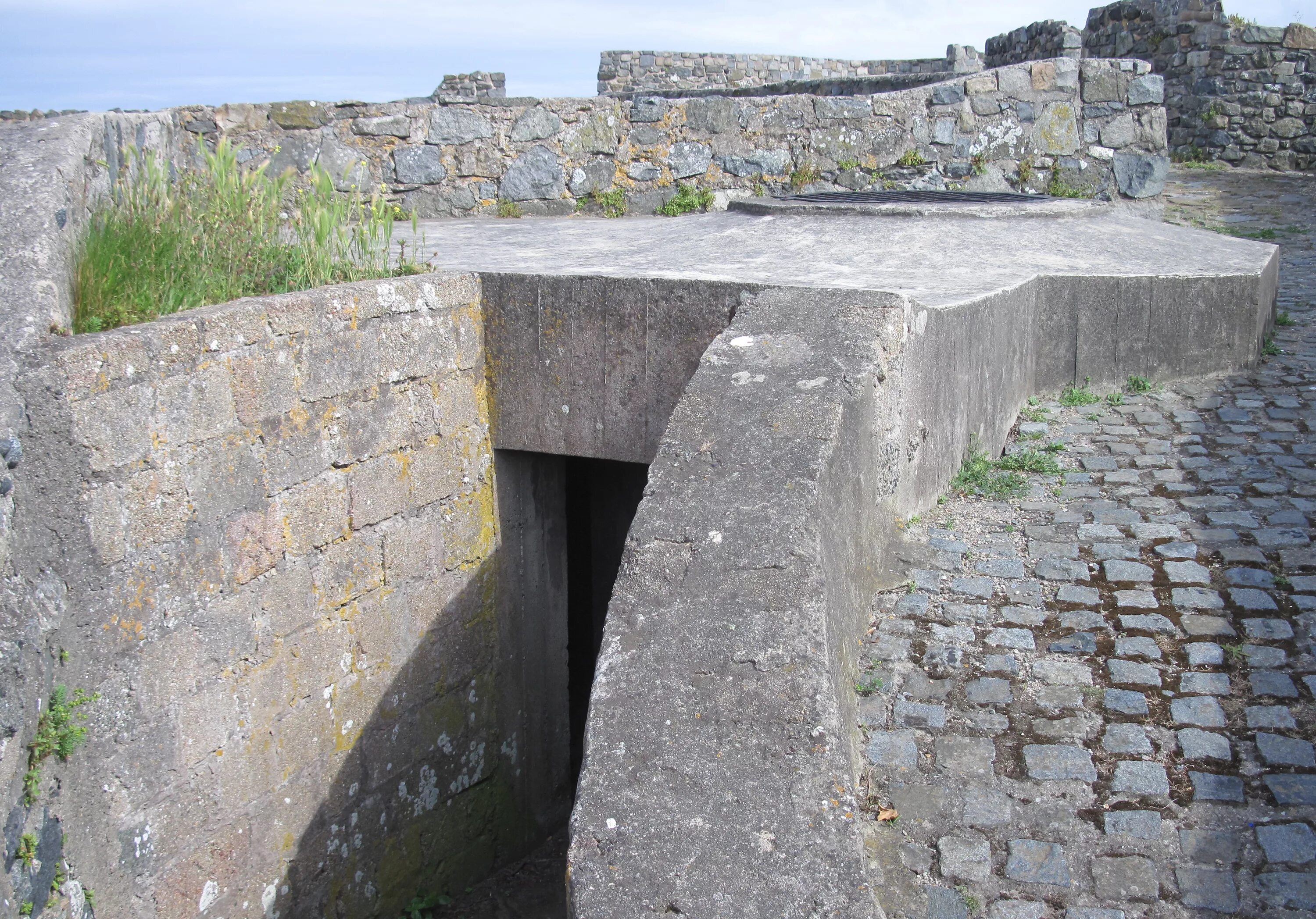 Крепость 9 букв. Девятая крепость. vale guernsey. castle vale. айскул 9 крепость.