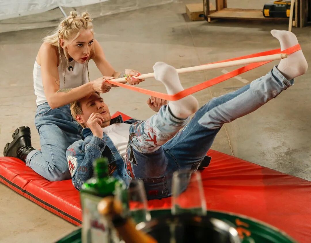 Ивлиева и элджей. Ивлеева. Анастасия ивлеева 2021. Басков и ивлеева. Настя ивлеева с вином.