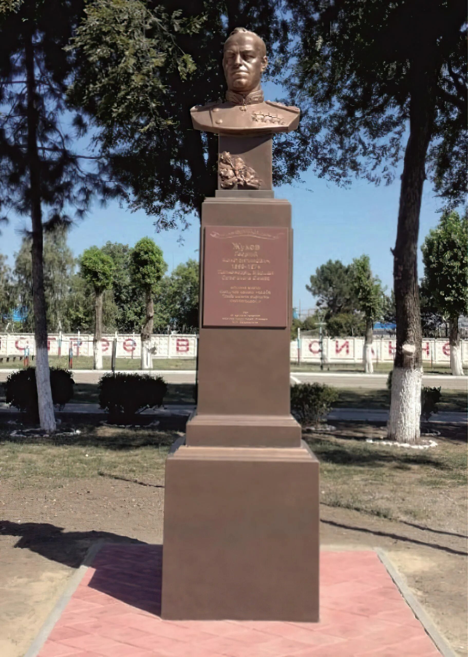 Под бюст. Постамент для бюста. постамент для памятника. основание для бюста. бюсты с гранитный постаментами.