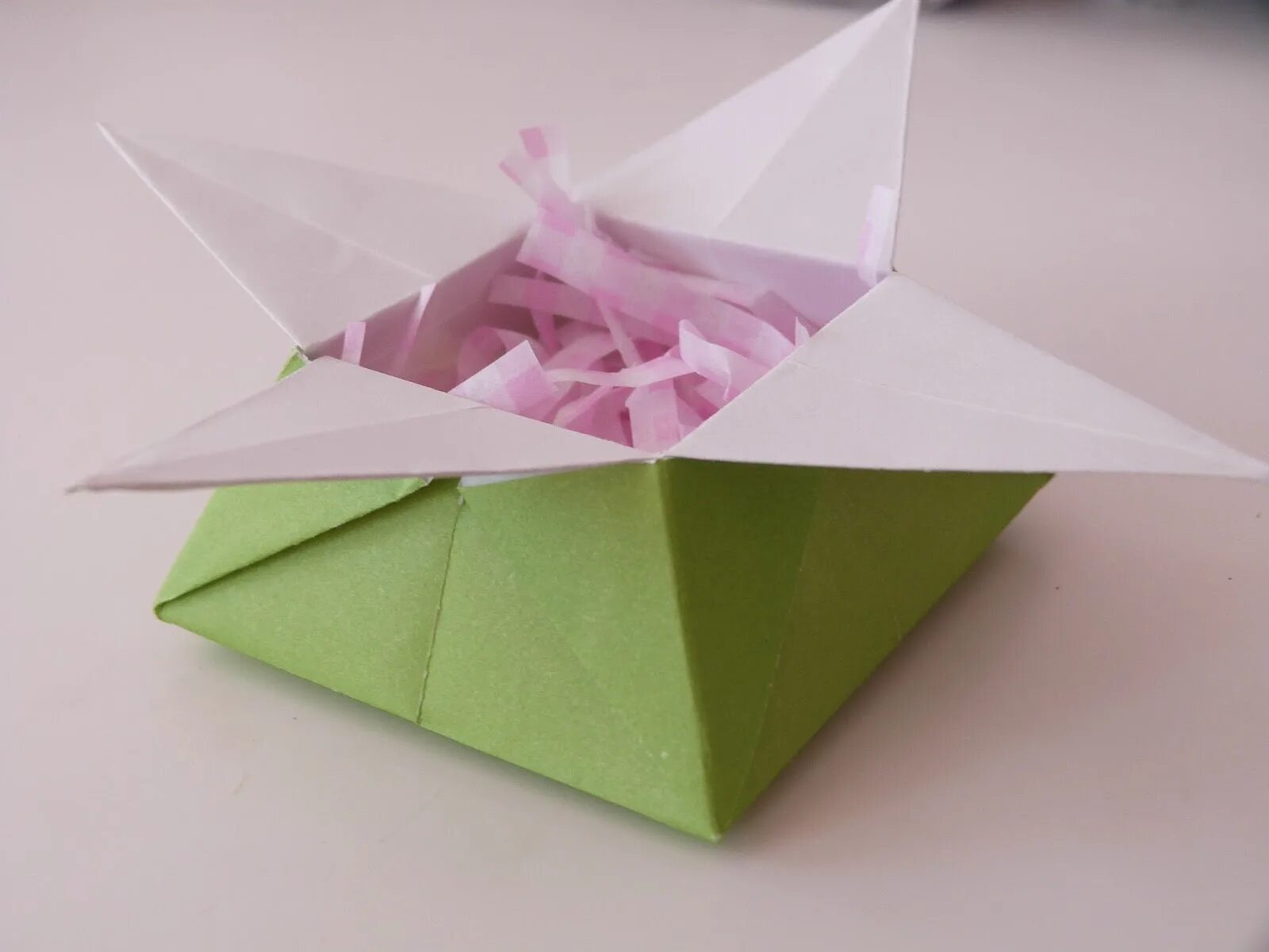 Оригами подарок. Оригами подарок девочке. Подарочное оригами. Оригами для девушки подарок.