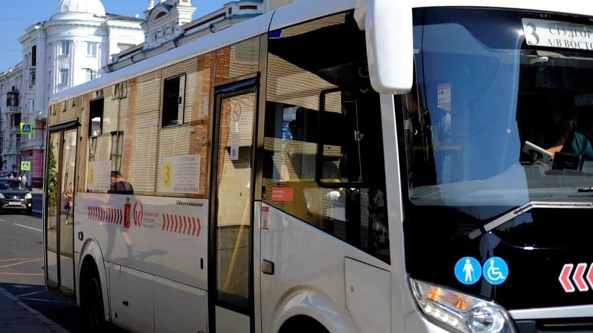 Где едет 27 автобус красноярск. Автобус ночью. автобус ходит. автобус 24. автобусы в пасхальную ночь.