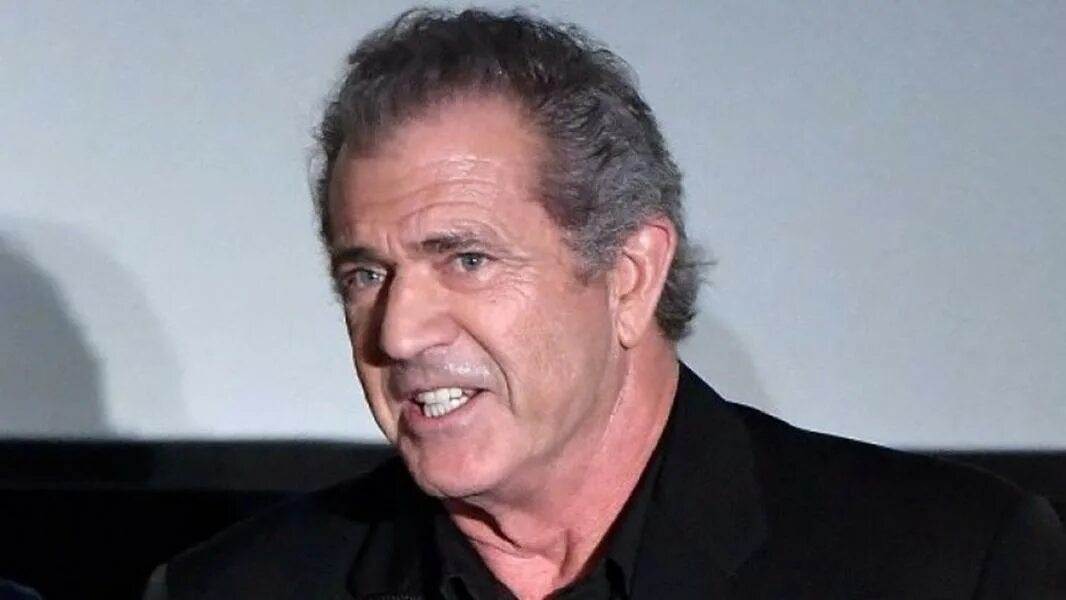 Актера обвинили. Mel Gibson грустит. Мэл Гибсон Гамлет. Мел Гибсон боль.