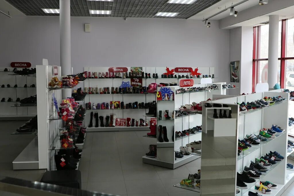 Обувь центр города. Дом обуви Центральный в Барнауле. Магазин обуви. Сетевой магазин обуви. Обувные сети.