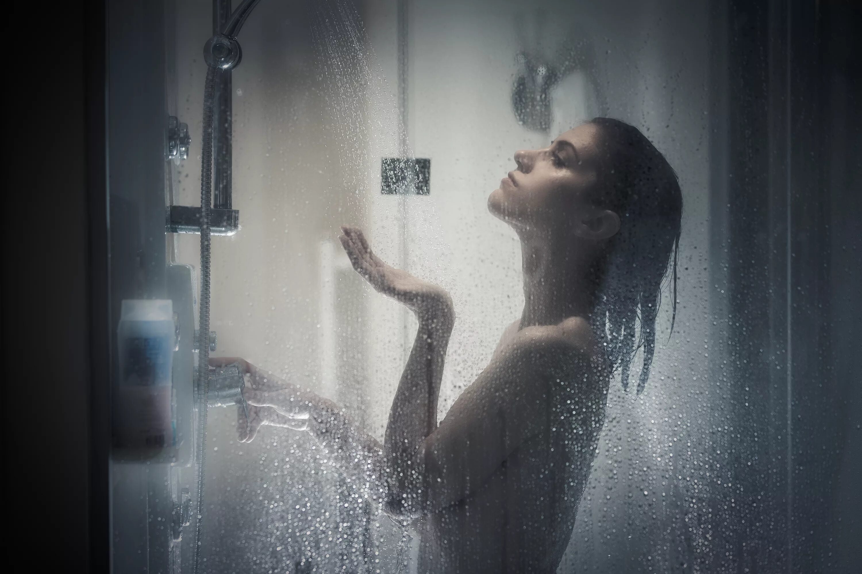 Russian showers. Красивые девушки в душе. Фотосессия в душе. Фотосессия под душем. Девушка в душе фотосессия.