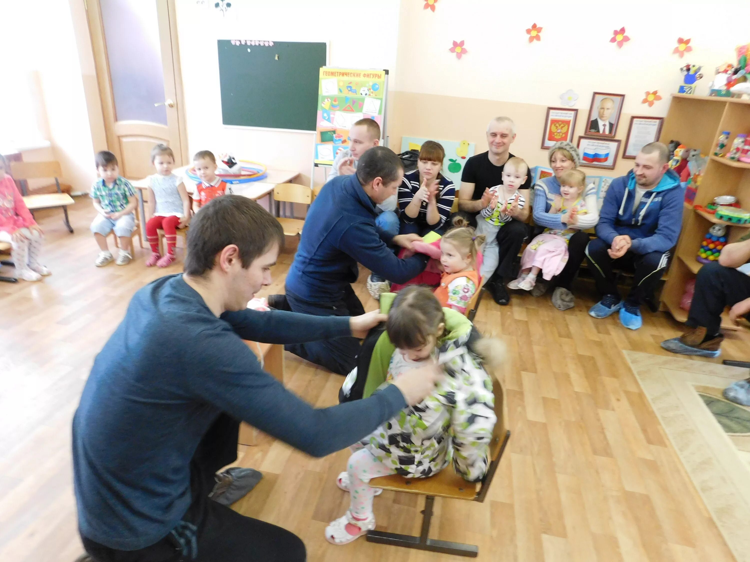 Конкурс отцов и детей. Конкурс отцов и детей. Праздник пап в детском саду. Конкурс отцов и детей. Конкурс отцов и детей.