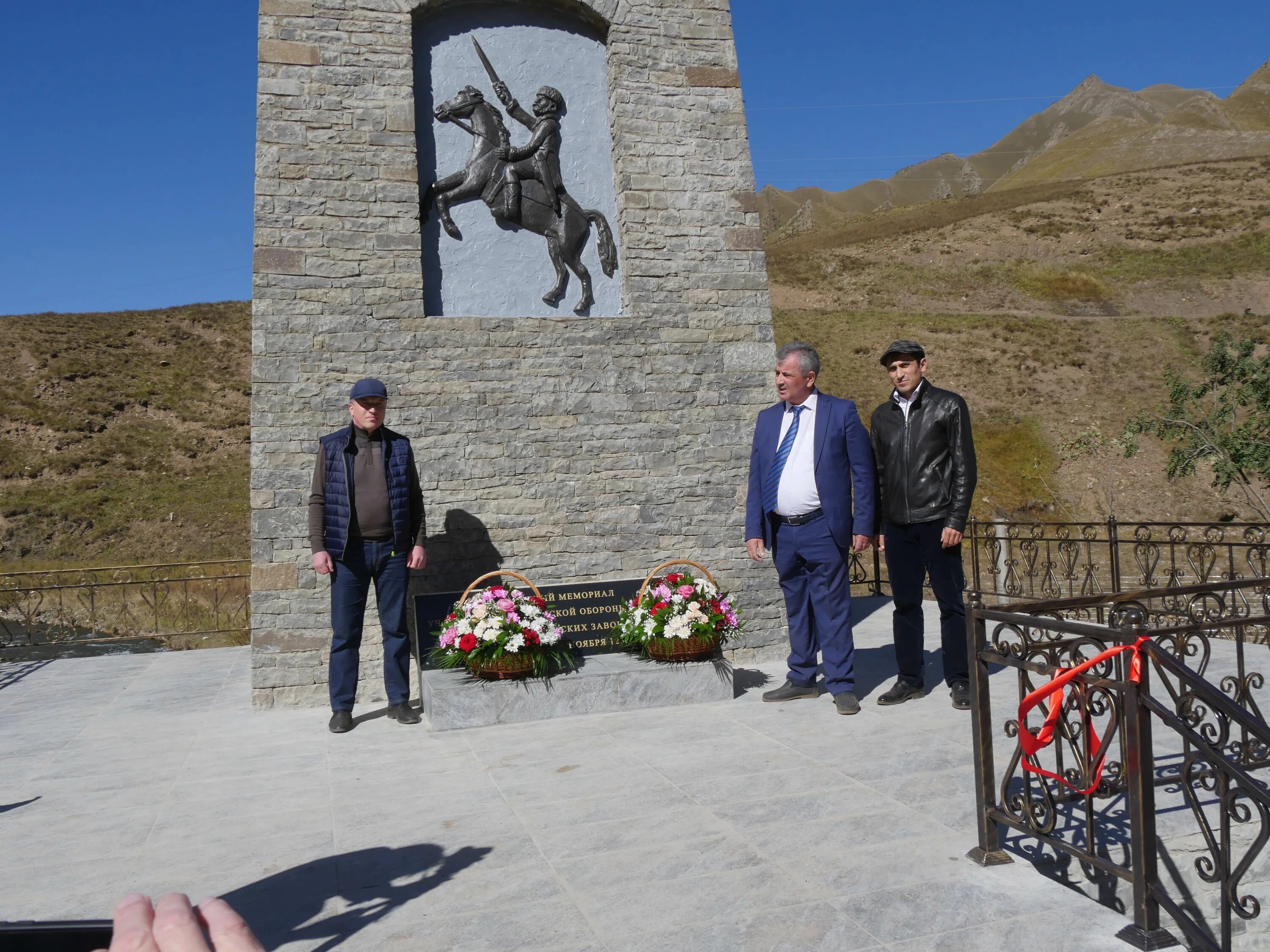 Погода село ново аул. Рича Агульский район. Рича Дагестан. Аул Рича Дагестан. Памятник в Рича Агульский район.