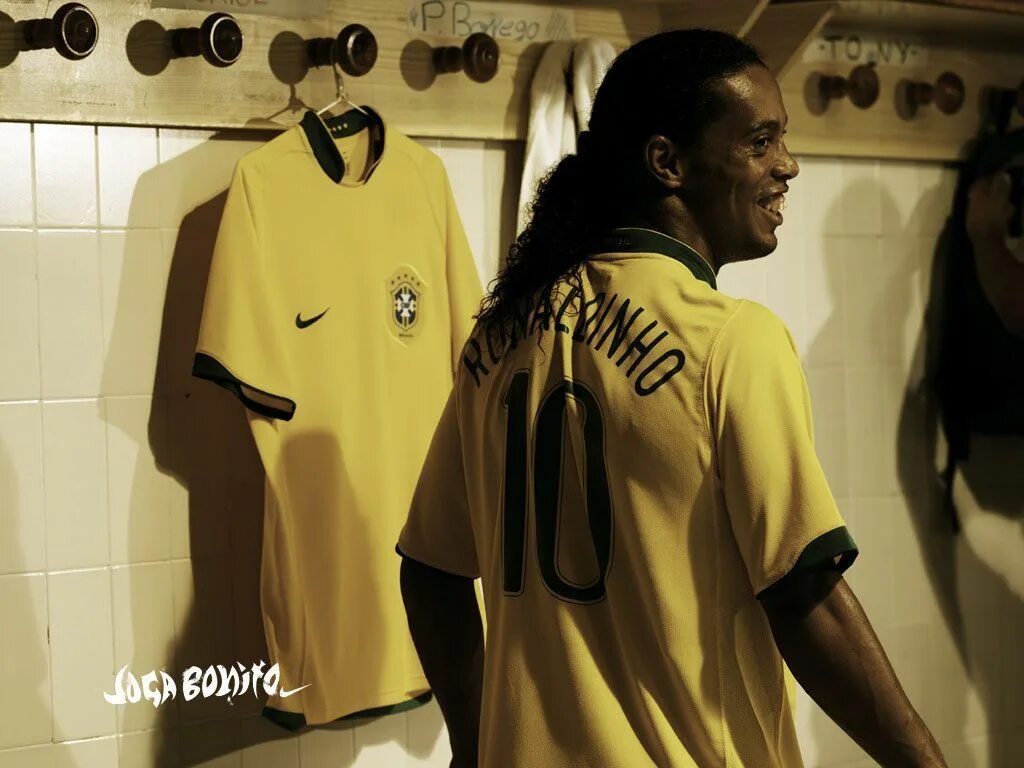 Joga bonito Nike. Найк Роналдиньо. Joga bonito футболисты. Nike Ronaldinho кофта. Joga bonito