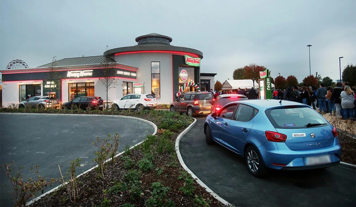 Drive thru. Drive through Restaurant. Киоск Drive thru. Cars 1 Drive thru. Drive-through Restaurant показать.