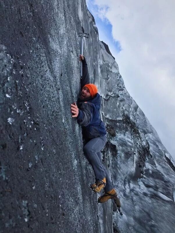 Человек в разном освещении. Необычный ракурс. Необычные ракурсы для фотосессии. Позы для фотосессии. Перспектива в фотографии с человеком.