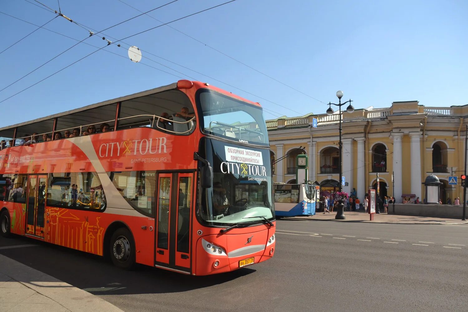 Экскурсионные автобусы в санкт петербурге. City Tour Санкт-Петербург. Двухэтажный автобус СПБ экскурсия City Tour. Экскурсионные автобусы в Санкт-Петербурге двухэтажные. Красный двухэтажный автобус в Санкт-Петербурге.