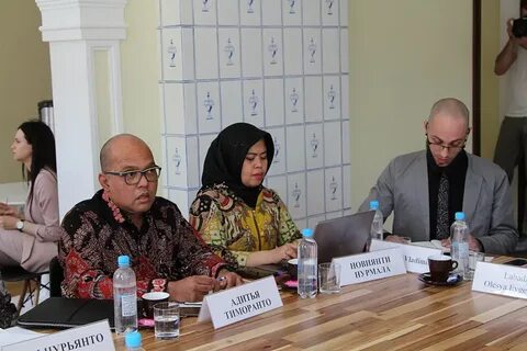 Пресс секретарь посольства