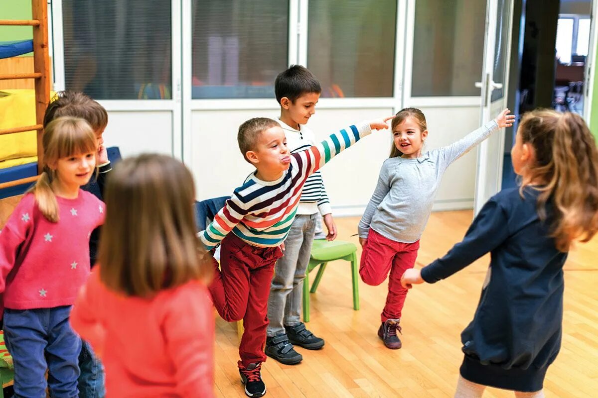 Дети в детском саду. Sst kindergarten что это. Занятия для детей. Художественное творчество в детском саду. Картинки связанные дошкольное образование.
