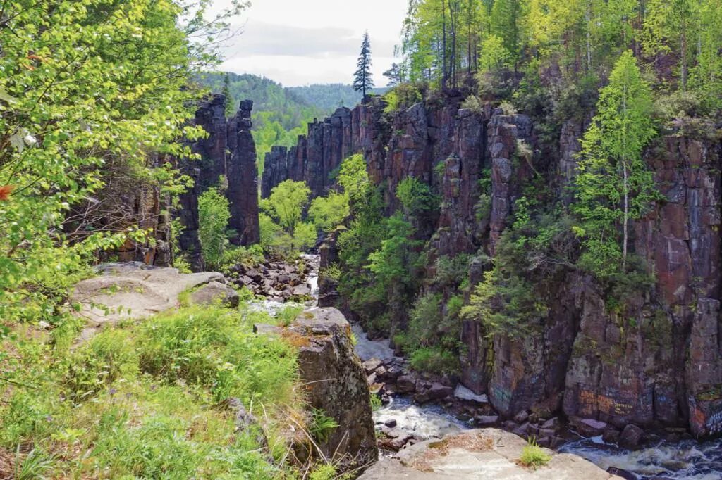 Ущелье Уковский водопад Нижнеудинск. Уковский водопад Восточная Сибирь. Уковские водопады Нижнеудинск. Водопад УК Нижнеудинский район.