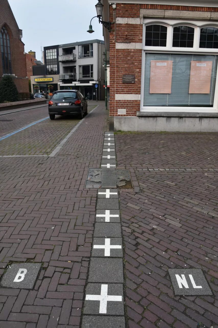 граница бельгии и нидерландов и германии. барле-хертог бельгия барле-нассау. барле граница. барле хертог граница. барле нассау и барле хертог.