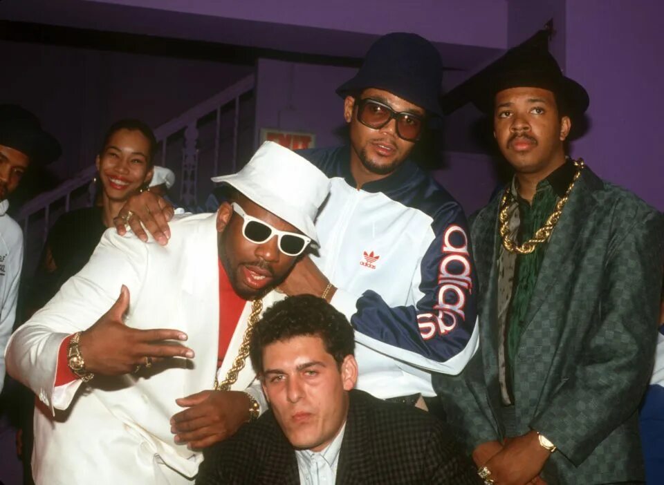 Run dmc like. Run-d.m.c. концерт 1980x. run dmc часы на шее.