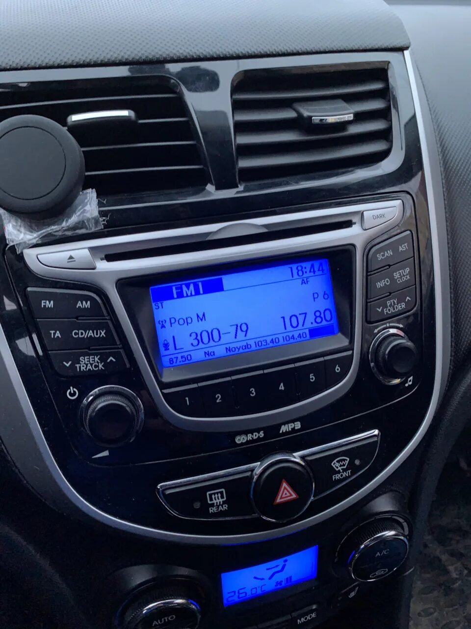 Магнитола рестайлинга - Hyundai Solaris, 1,6 л, 2012 года автозвук DRIVE2