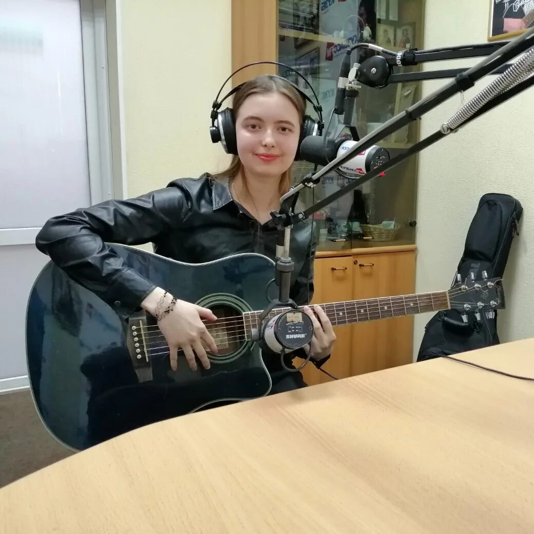 Кузбасс фм слушать. Кузбасс фм. Кузбасс фм. Кузбасс фм. Денисова мария радио кузбасса.