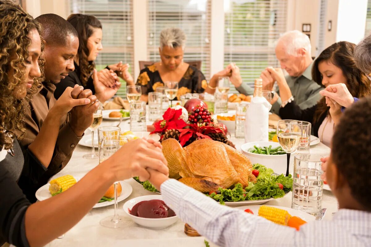 День Благодарения – Thanksgiving. Thanksgiving Day день Благодарения. Еда за столом. Праздничное застолье в США.