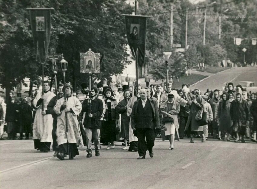 Рыцарский турнир в белгороде 1993 год. Белгород 1993 год. 5 августа 1993 белгород. Белгород 1993 год. Парад в белгороде 5 августа 1993 года.