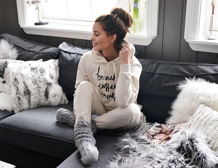 Penye mood платье. Comfort wear. Пижама uniqlo фланелевая женская. Толстовки 2023. Выбор женской пижамы: комфорт, стиль и модные тенденции постер.