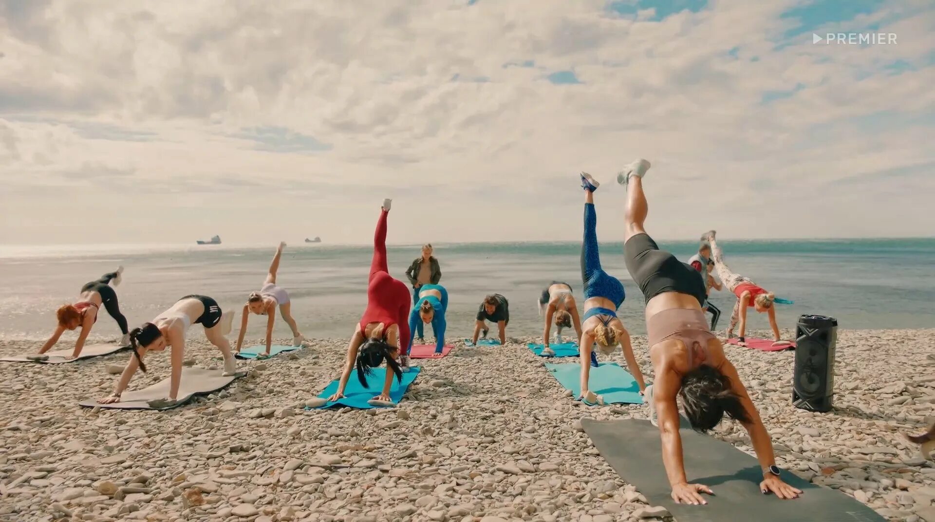 На страже пляжа сериал 2022. На страже пляжа сериал 2022 актеры. Пляж сериал 2022. На страже пляжа 3 дата выхода. Стражник из фильма.