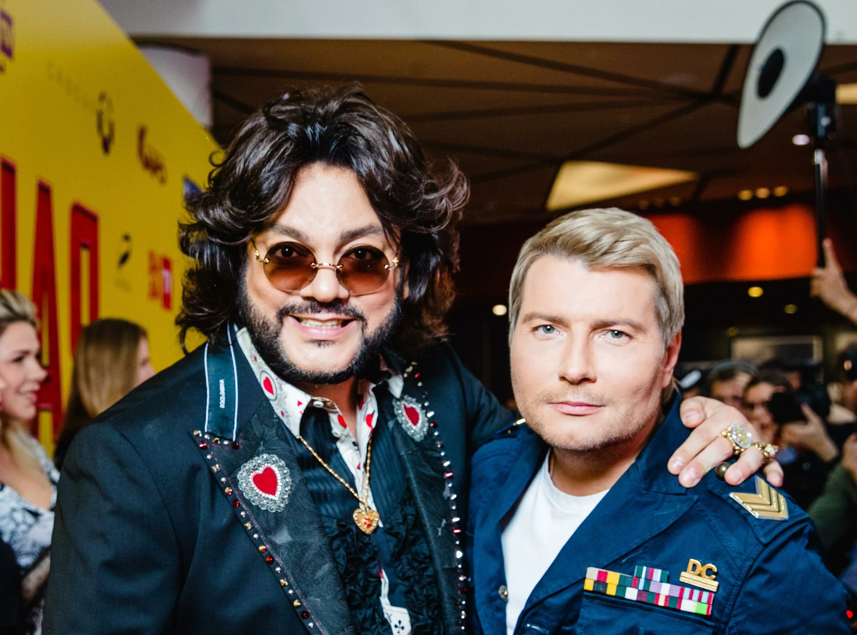 Пугачева на голубых огоньках 2021. Русский шоу бизнес звезды. Светская вечеринка. Шоу бизнес. Звезды о россии.