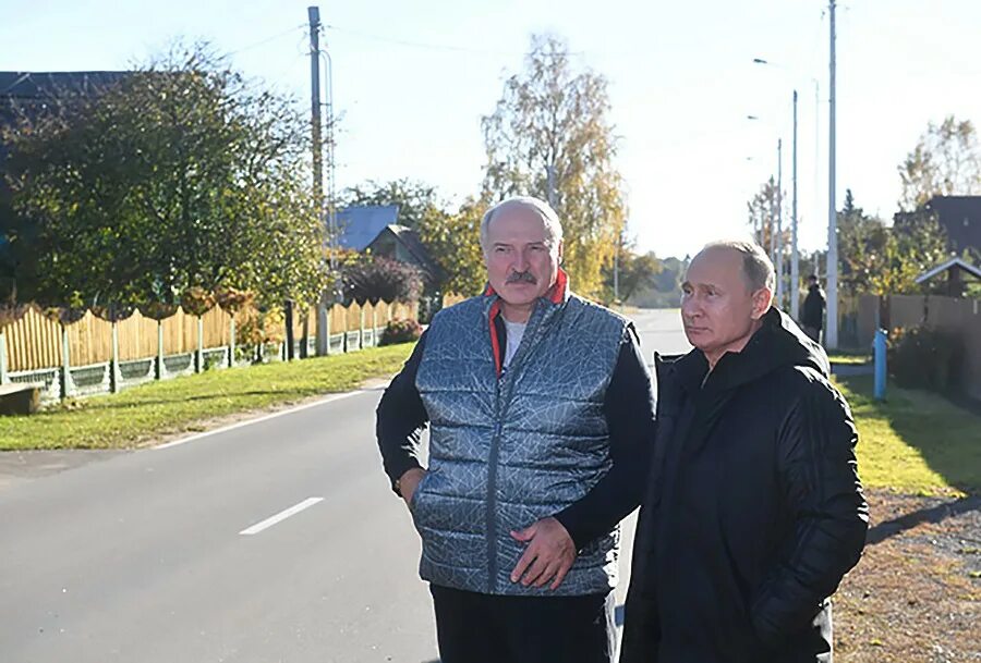 Приезд лукашенко в костюковичи. Александрия беларусь дом лукашенко.