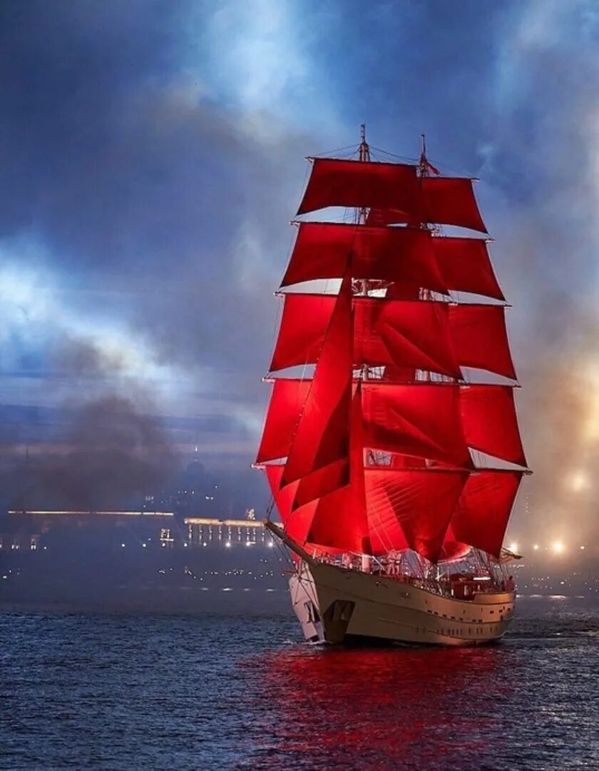 Галиот алые паруса. Фрегат алые паруса. Бригантина россия алые паруса. Алые паруса корабль в питере. Корабли бригантина алые паруса.